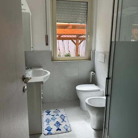 Bilocale Completamente Rinnovato A 100 Metri Dal Mare Con Giardino * Marina di Massa