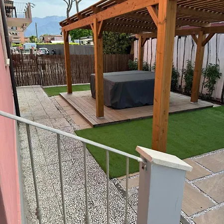 Bilocale Completamente Rinnovato A 100 Metri Dal Mare Con Giardino Marina di Massa