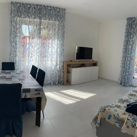 Appartamento Bilocale Completamente Rinnovato A 100 Metri Dal Mare Con Giardino Marina di Massa