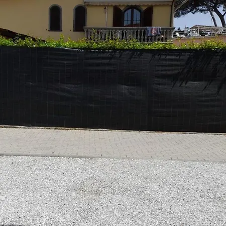 Bilocale Completamente Rinnovato A 100 Metri Dal Mare Con Giardino *